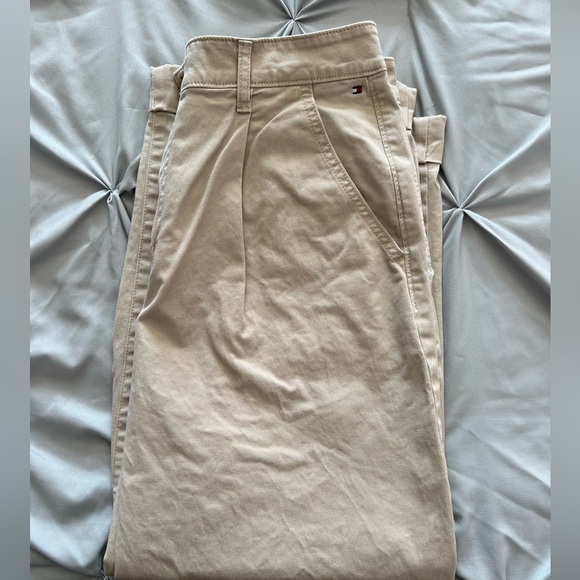 Women’s Tommy Hilfiger Pleated Khaki Pants With Cuffs Size 10 - Picture 3 of 4